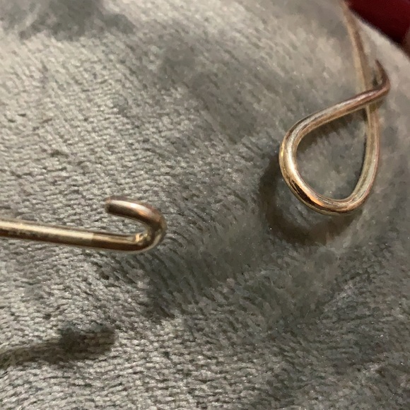 Beautiful Solid Cuff Hook Choker Necklace Twist - Picture 5 of 8